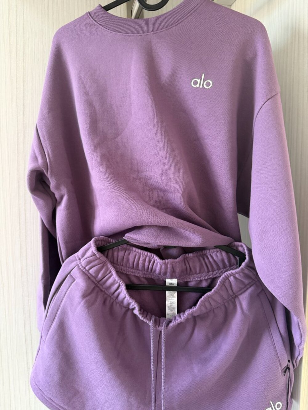 ALO Yoga Set Accolade Crew Neck Pullover With Short Size Small - Picture 2 of 6